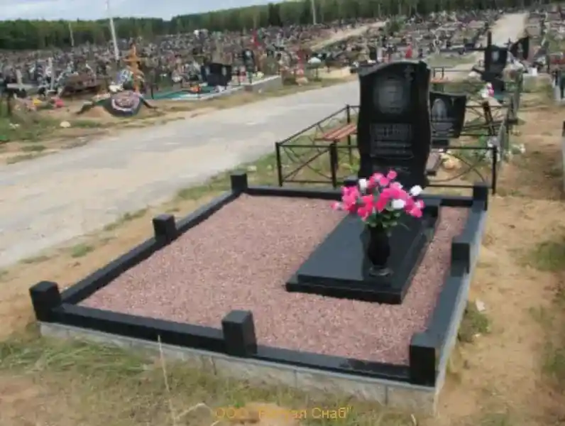 Отсыпка могилы щебнем