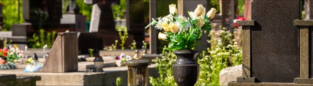 Почему не стоит общаться с усопшими на кладбище