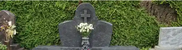 Какой памятник лучше поставить на могилу